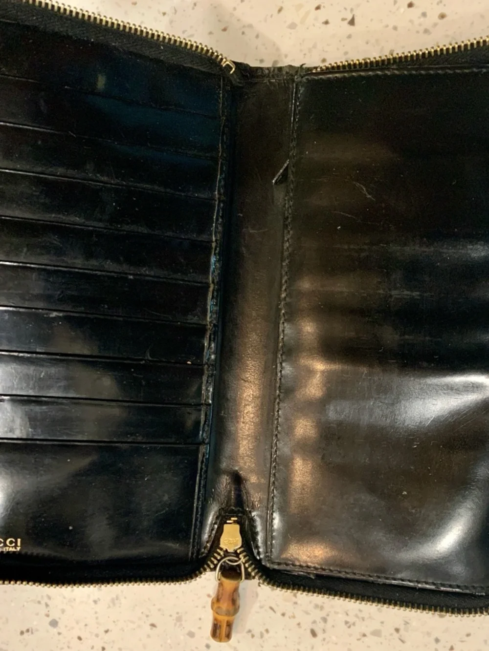 Vintage Gucci Black Patent Leather Zip Wallet - Picture 2 of 5
